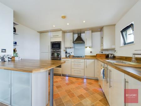 3 bedroom Duplex to let in St Margarets Court, Maritime Quarter, Manselton, Swansea, SA1