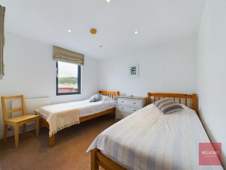 3 bedroom Duplex to let in St Margarets Court, Maritime Quarter, Manselton, Swansea, SA1