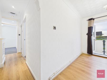 3 bedroom Flat for sale in Heather Crescent, Sketty, Swansea, SA2