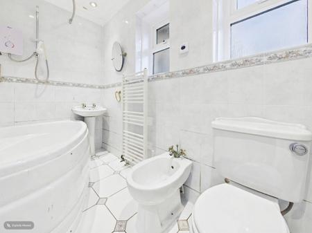 3 bedroom Flat for sale in Heather Crescent, Sketty, Swansea, SA2