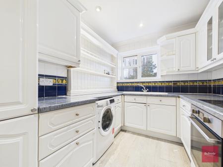 3 bedroom Flat for sale in Heather Crescent, Sketty, Swansea, SA2