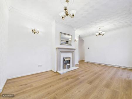 3 bedroom Flat for sale in Heather Crescent, Sketty, Swansea, SA2