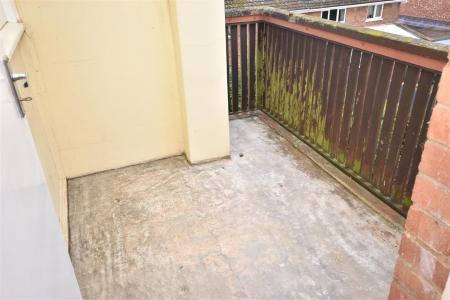 2 bedroom Flat for sale in Khormaksar Drive, Nocton, Lincoln