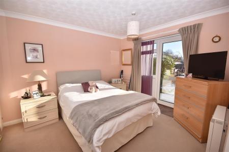 2 bedroom Bungalow for sale in Copeland Court, Sleaford