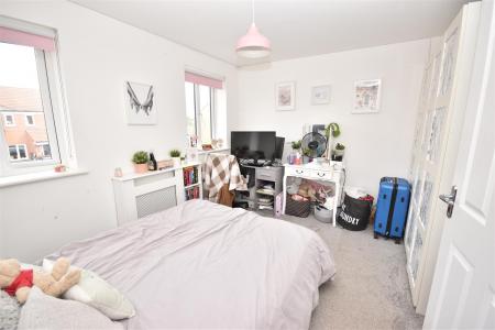 3 bedroom End of terrace house for sale in Snow Close, Holdingham