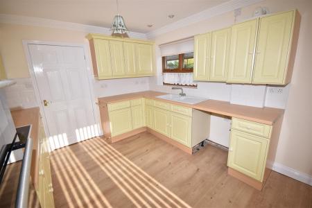 2 bedroom Detached bungalow for sale in Lincoln Road, Metheringham, Lincoln