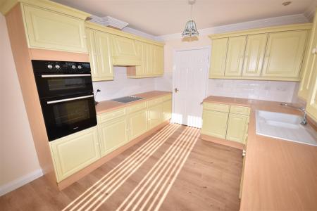 2 bedroom Detached bungalow for sale in Lincoln Road, Metheringham, Lincoln