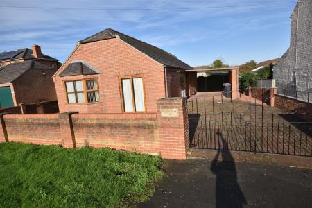2 bedroom Detached bungalow for sale in Lincoln Road, Metheringham, Lincoln
