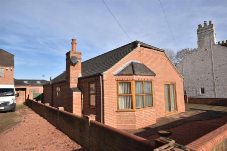 2 bedroom Detached bungalow for sale in Lincoln Road, Metheringham, Lincoln