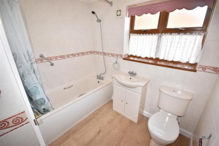 2 bedroom Detached bungalow for sale in Lincoln Road, Metheringham, Lincoln