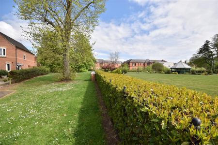4 bedroom Terraced House for sale in Kinross Road, Sleaford