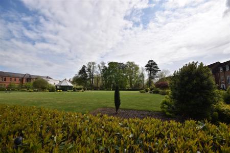 4 bedroom Terraced House for sale in Kinross Road, Sleaford