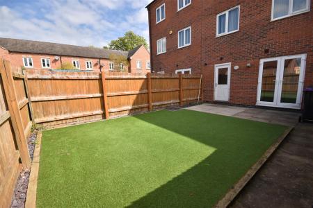 4 bedroom Terraced House for sale in Kinross Road, Sleaford