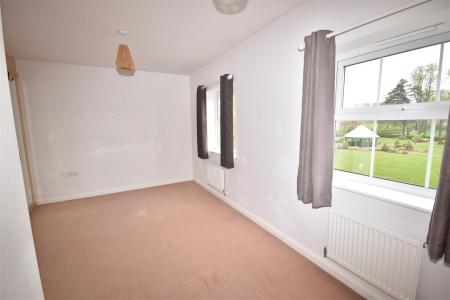 4 bedroom Terraced House for sale in Kinross Road, Sleaford