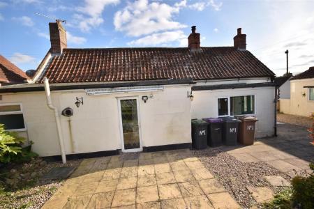 2 bedroom Semi-detached house for sale in Pinfold Lane, Ruskington