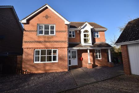 4 bedroom Detached house for sale in Ison Close, Cranwell Village, Sleaford