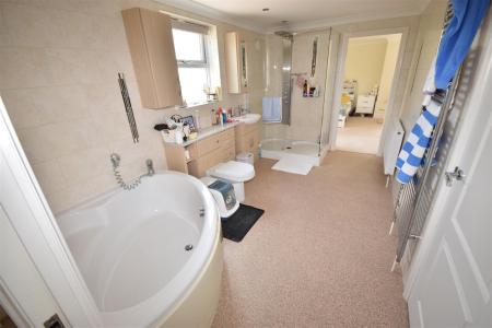 5 bedroom Detached house for sale in Holland Fen