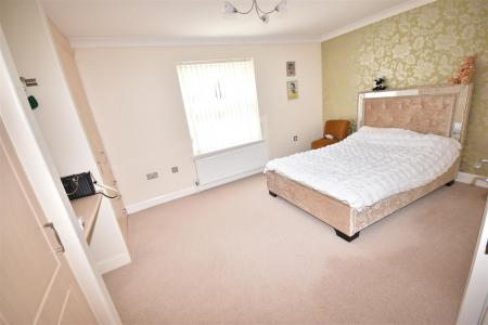 5 bedroom Detached house for sale in Holland Fen