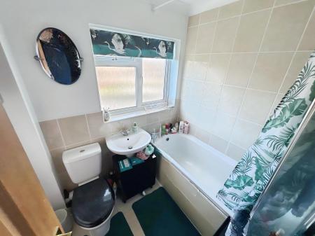 3 bedroom Semi-detached house to let in Bridle Close, Sleaford, NG34