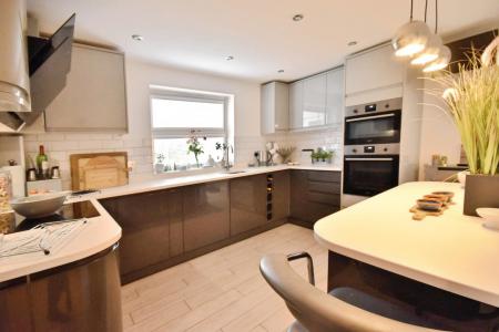 4 bedroom Detached house for sale in Sheldrake Road, Sleaford