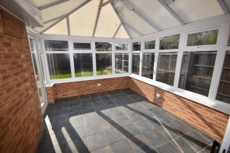 4 bedroom Detached house to let in Larch Close, Ruskington, NG34
