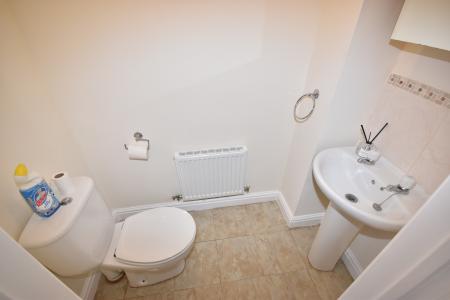 4 bedroom Detached house to let in Larch Close, Ruskington, NG34