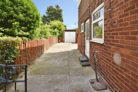 4 bedroom Semi-detached house for sale in Mount Lane, Kirkby-La-Thorpe, Sleaford