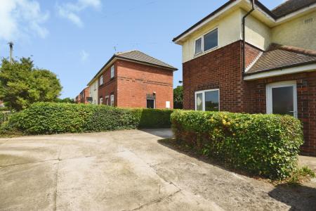 4 bedroom Semi-detached house for sale in Mount Lane, Kirkby-La-Thorpe, Sleaford