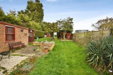 4 bedroom Semi-detached house for sale in Mount Lane, Kirkby-La-Thorpe, Sleaford