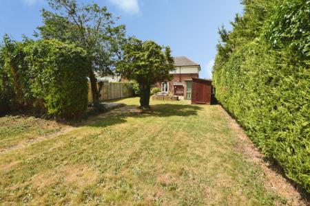 4 bedroom Semi-detached house for sale in Mount Lane, Kirkby-La-Thorpe, Sleaford