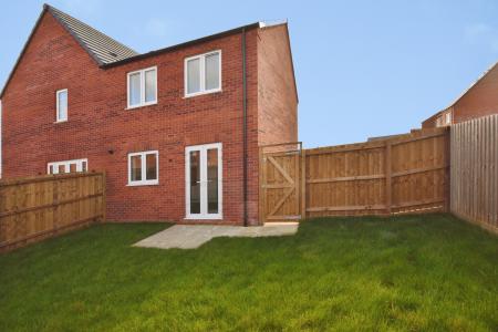 3 bedroom Semi-detached house to let in Harlaxton Crescent, Sleaford, NG34