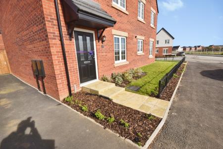 3 bedroom Semi-detached house to let in Harlaxton Crescent, Sleaford, NG34