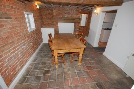 3 bedroom Detached house to let in High Street, Walcott, LN4