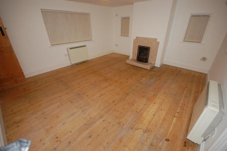 3 bedroom Detached house to let in High Street, Walcott, LN4