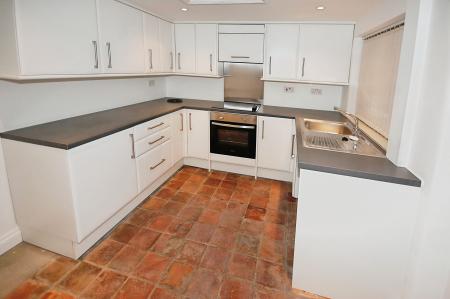 3 bedroom Detached house to let in High Street, Walcott, LN4