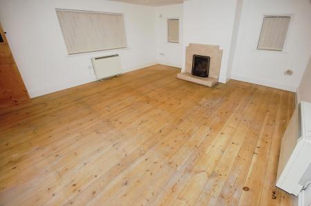 3 bedroom Detached house to let in High Street, Walcott, LN4