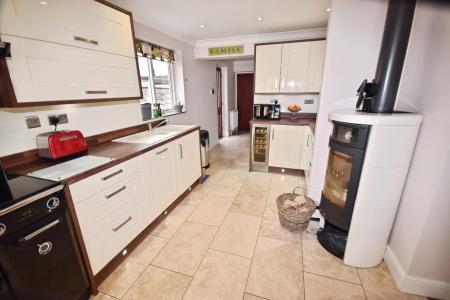 4 bedroom Detached house for sale in St. Edmunds Road, Sleaford