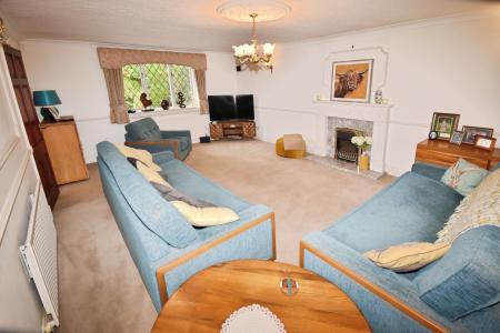 4 bedroom Detached house for sale in St. Edmunds Road, Sleaford