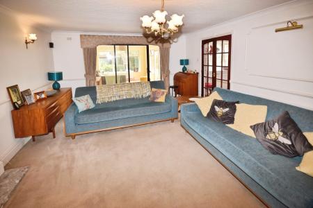 4 bedroom Detached house for sale in St. Edmunds Road, Sleaford