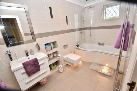 4 bedroom Detached house for sale in St. Edmunds Road, Sleaford