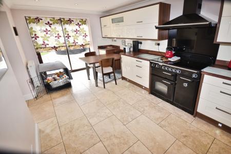 4 bedroom Detached house for sale in St. Edmunds Road, Sleaford