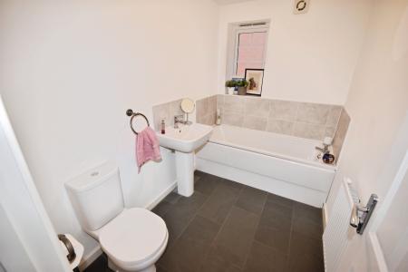 3 bedroom Detached house to let in Whittle Road, Sleaford, NG34