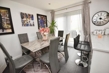 4 bedroom Detached house for sale in Whittle Road, Holdingham, Sleaford