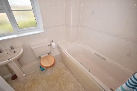 3 bedroom Semi-detached house to let in Mulberry Close, Sleaford, NG34