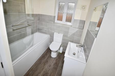 3 bedroom Detached house to let in Royal Oak Court, Heckington, NG34