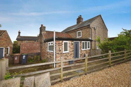 2 bedroom Cottage for sale in High Street, Martin, Lincoln