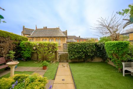 4 bedroom Character Property to let in Jermyn Street, Sleaford, NG34