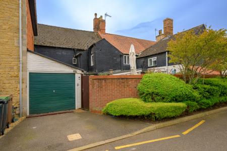 4 bedroom Character Property to let in Jermyn Street, Sleaford, NG34