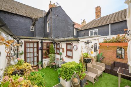 4 bedroom Character Property to let in Jermyn Street, Sleaford, NG34