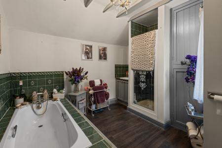 4 bedroom Character Property to let in Jermyn Street, Sleaford, NG34